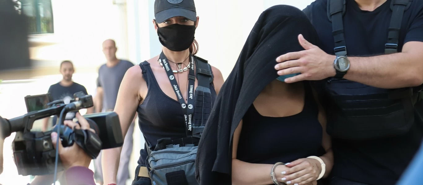 Επίθεση με βιτριόλι: Ο εισαγγελέας προτείνει να δικαστεί για απόπειρα ανθρωποκτονίας η 36χρονη